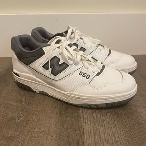 New Balance BB550 Sneakers in the color White with black (dark grey). Size 10